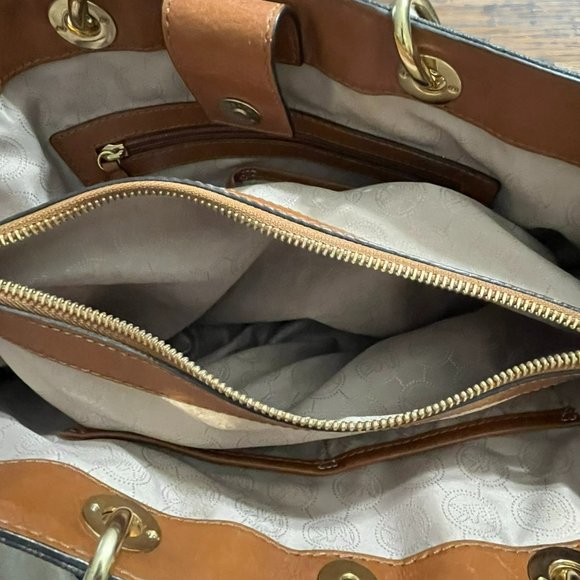 Michael Kors Cynthia Leather Satchel Signature Handbag - Picture 4 of 15